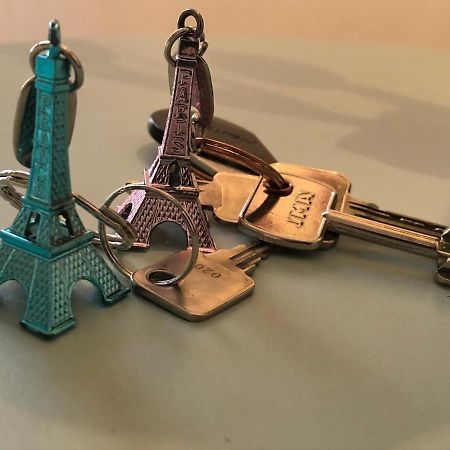 Paris Petit Appartement Lumineux Et Atypique Luaran gambar