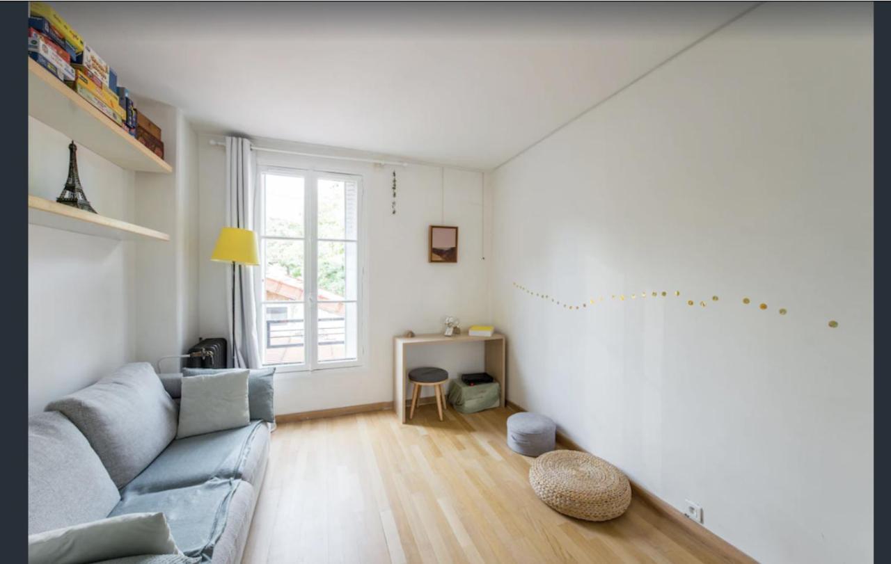 Paris Petit Appartement Lumineux Et Atypique Luaran gambar