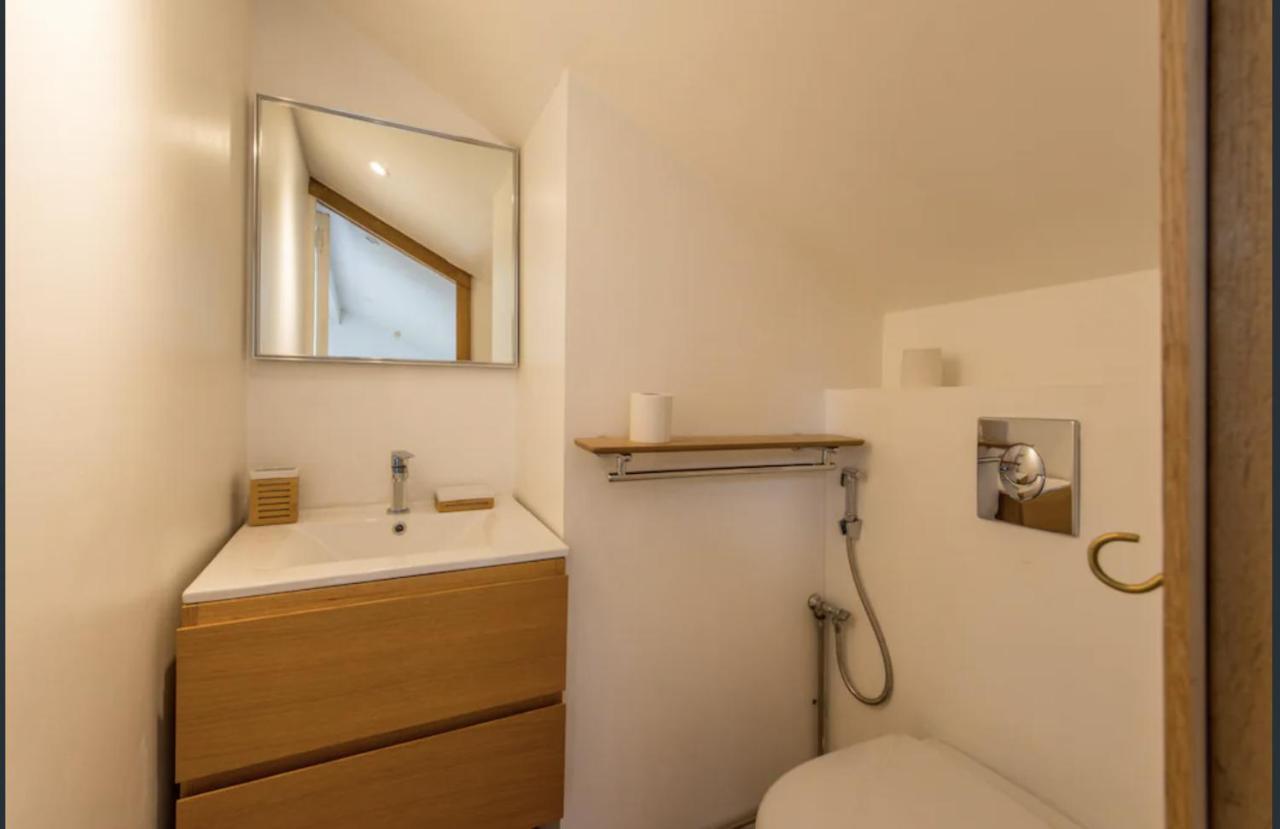 Paris Petit Appartement Lumineux Et Atypique Luaran gambar