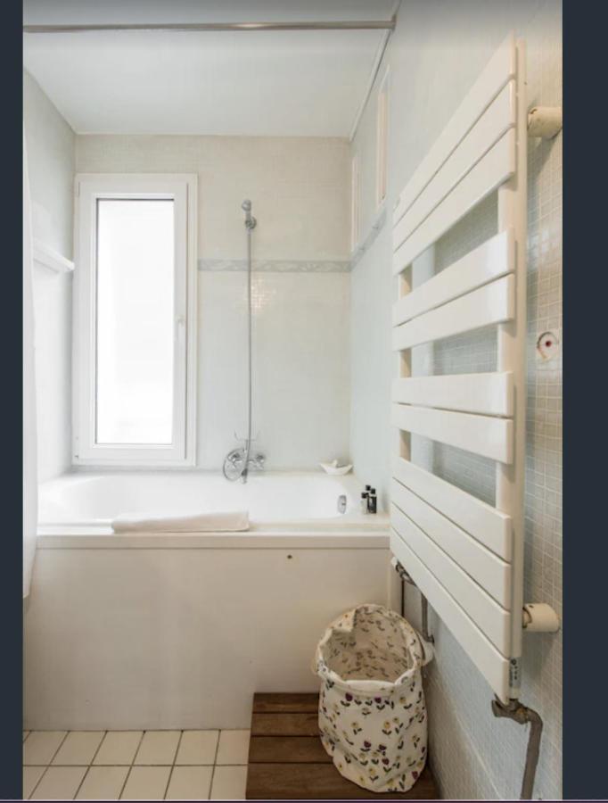 Paris Petit Appartement Lumineux Et Atypique Luaran gambar
