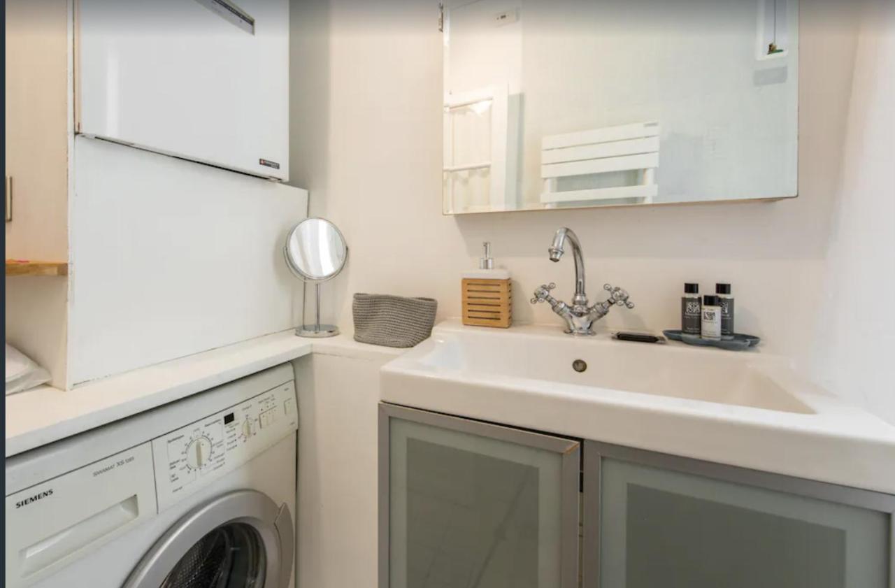Paris Petit Appartement Lumineux Et Atypique Luaran gambar