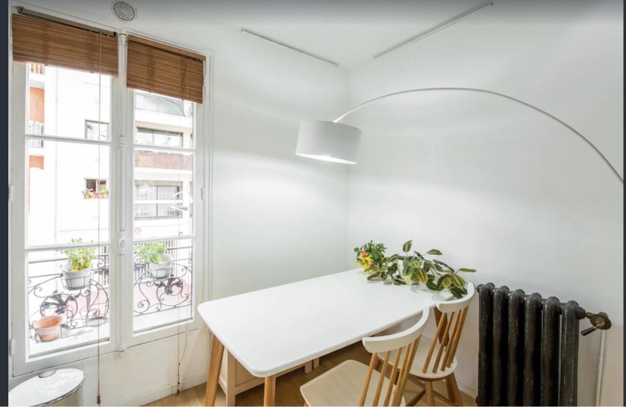 Paris Petit Appartement Lumineux Et Atypique Luaran gambar