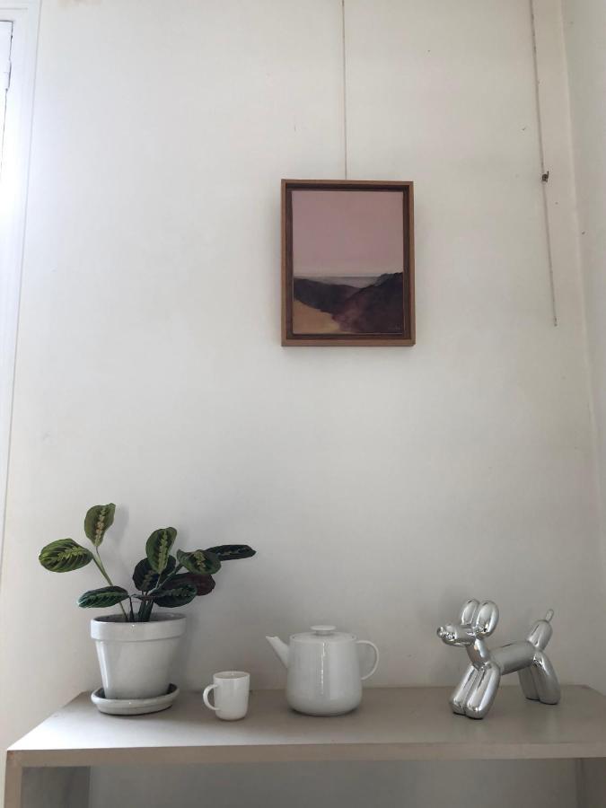 Paris Petit Appartement Lumineux Et Atypique Luaran gambar