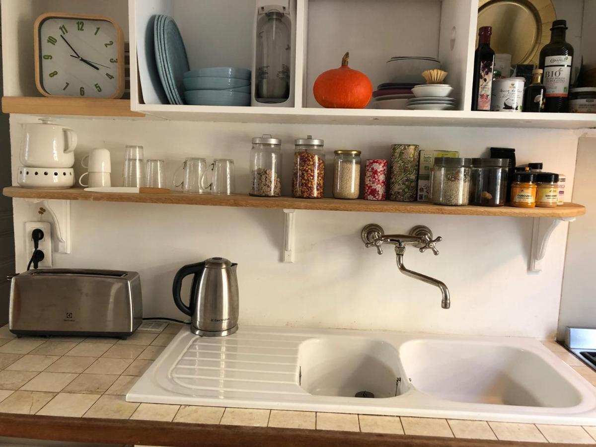 Paris Petit Appartement Lumineux Et Atypique Luaran gambar
