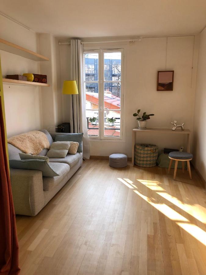 Paris Petit Appartement Lumineux Et Atypique Luaran gambar
