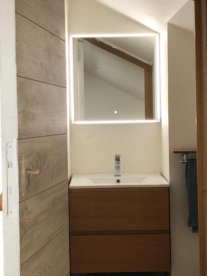 Paris Petit Appartement Lumineux Et Atypique Luaran gambar