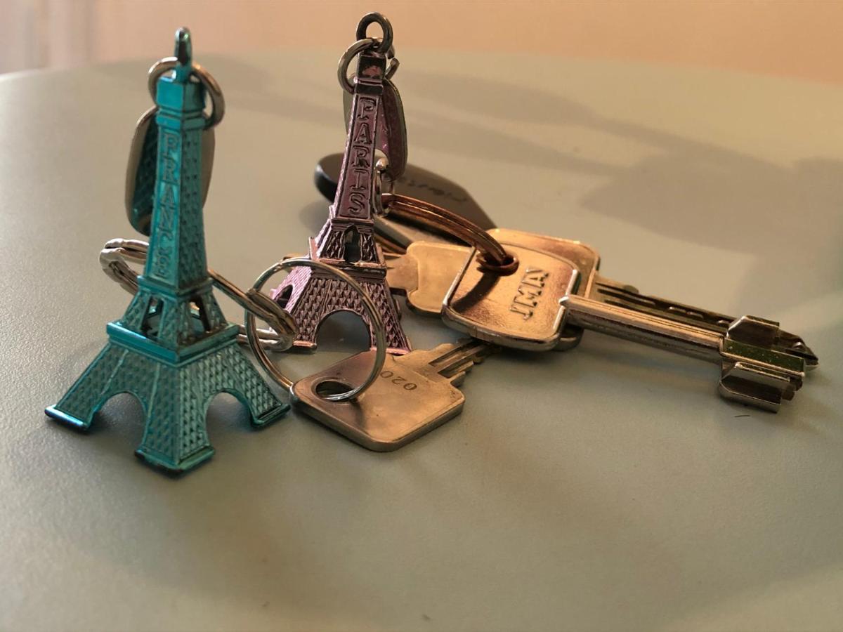 Paris Petit Appartement Lumineux Et Atypique Luaran gambar